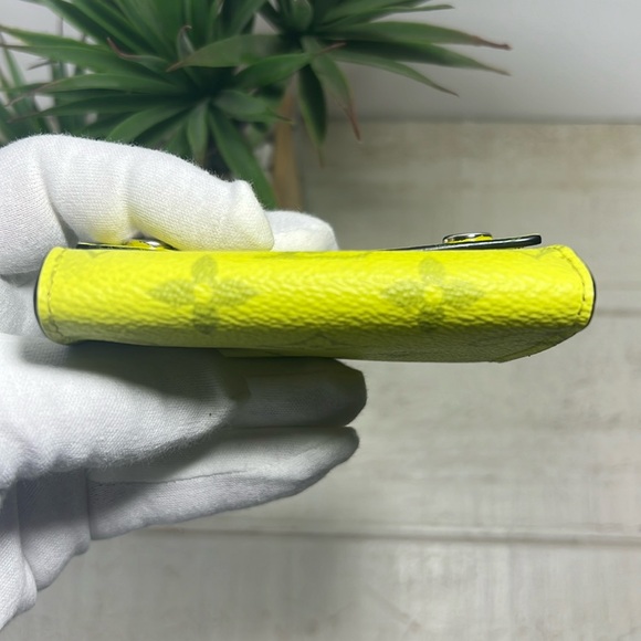 Louis Vuitton Taigalama Discovery Compact Wallet Jaune - Picture 11 of 16